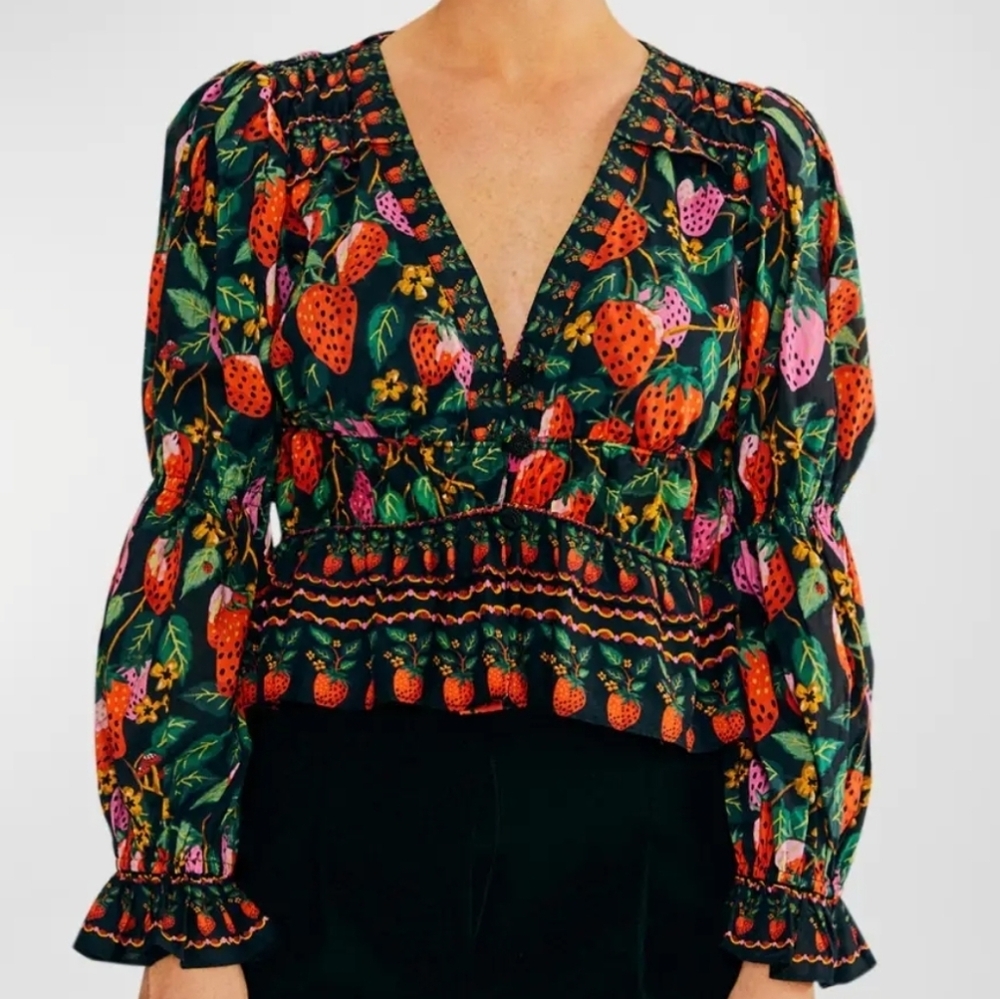 Farm Rio Lady Strawberry Blouse Size Medium - Picture 2 of 16